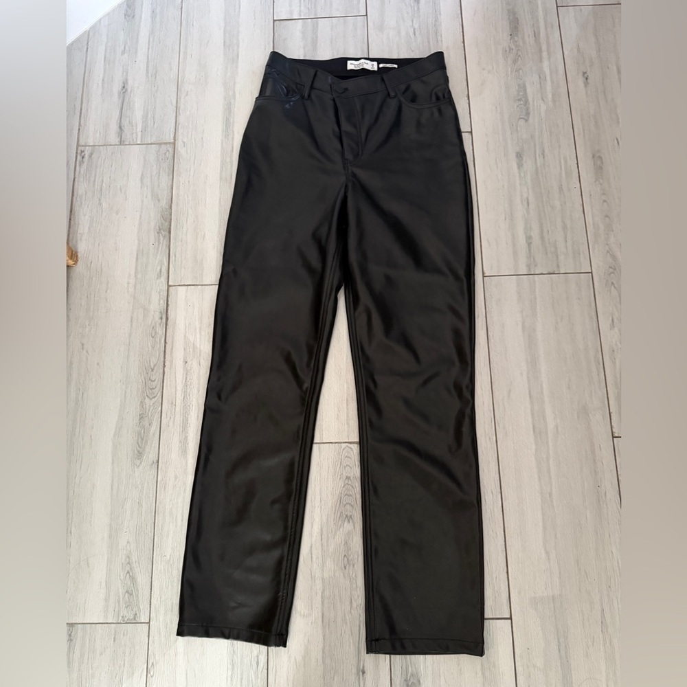 Abercrombie Fitch Curve Love Vegan Leather 90s Straight Ultra High Rise Pant 29